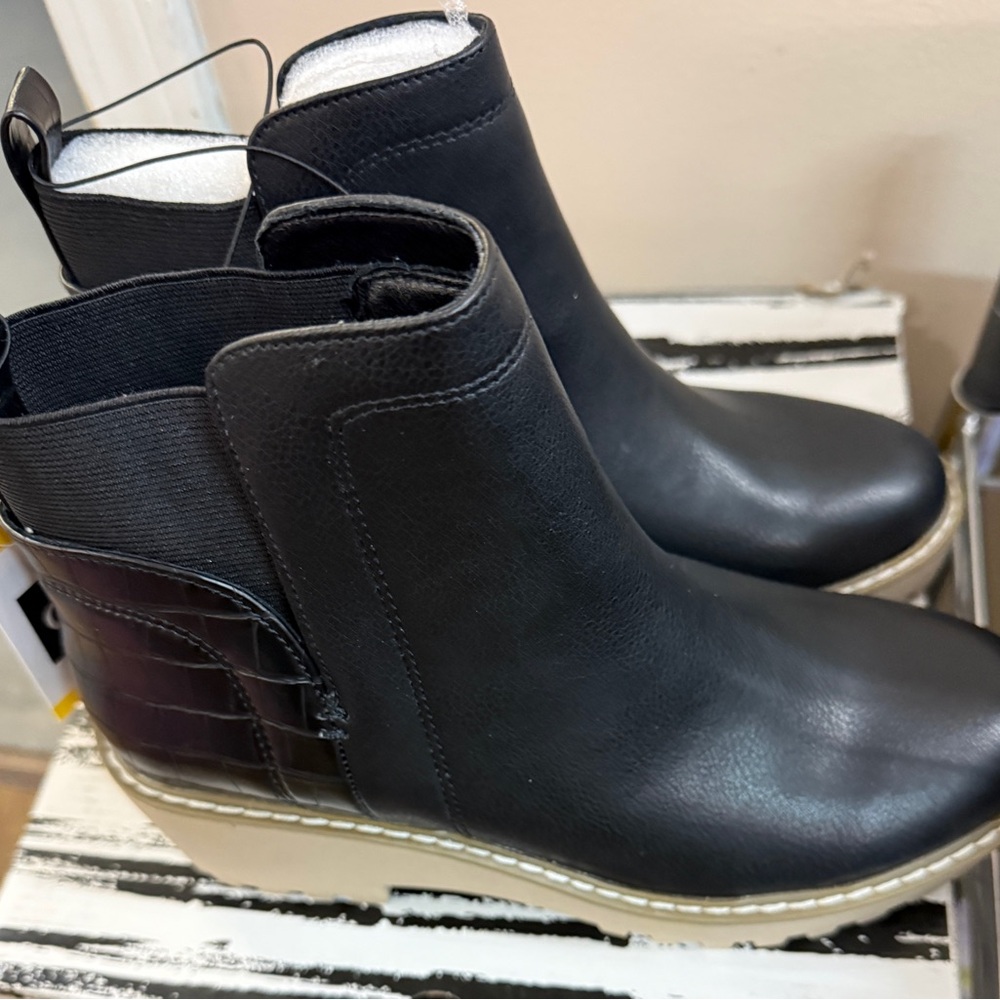 Women’s Black Chelsea Ankle Boots